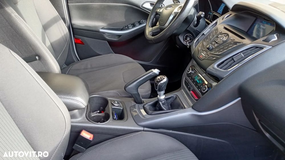 Ford Focus 1.6 TDCI DPF Titanium - 8