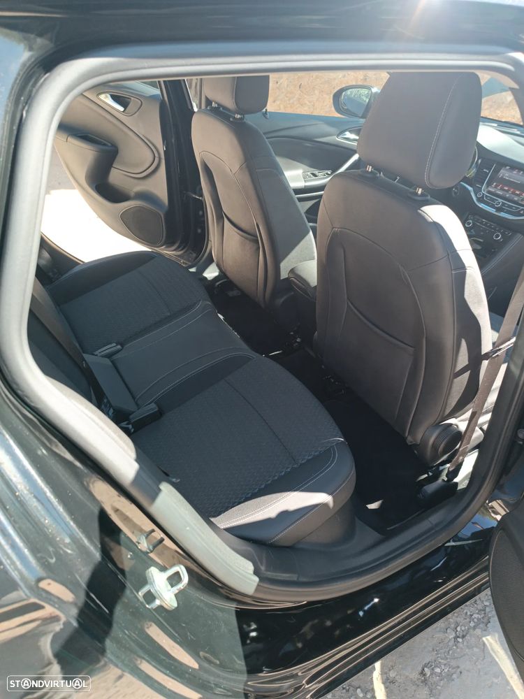 Opel Astra Sports Tourer - 11