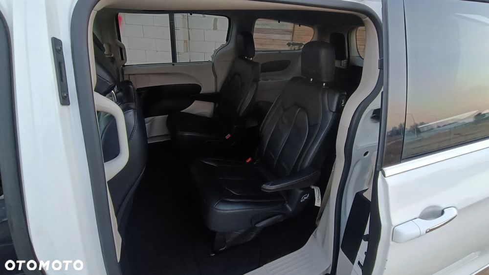 Chrysler Pacifica - 27