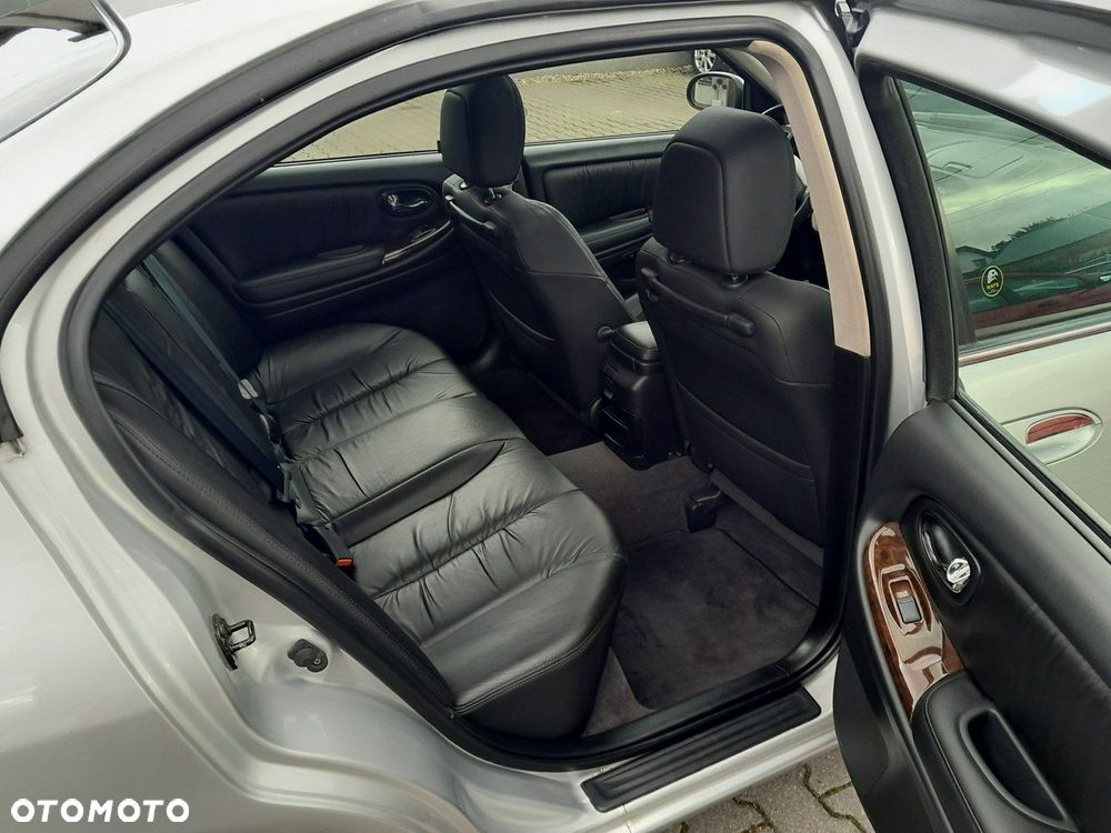 Nissan Maxima 2.0 Elegance - 24