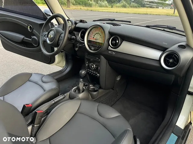 MINI Cooper Standard - 14