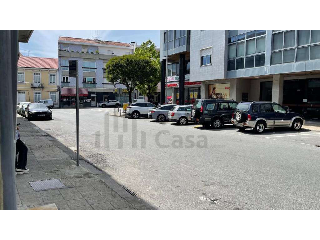 Vende-se Loja-Armazém - Fujacal - Braga - Grande imagem: 2/26