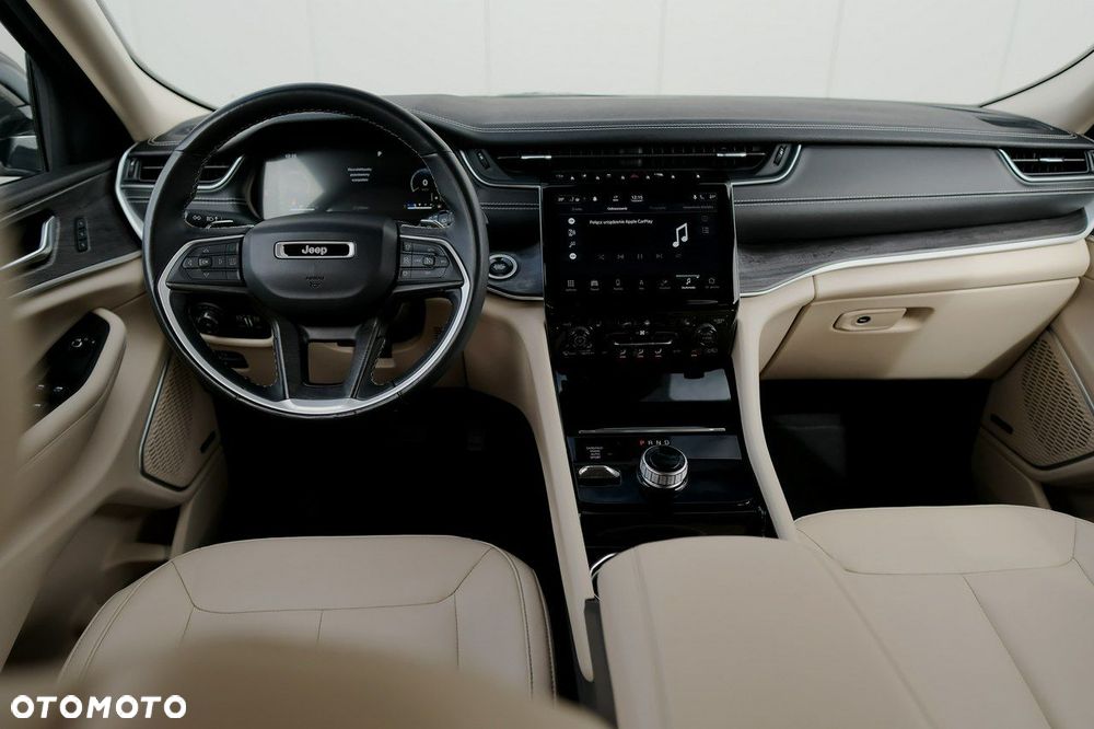 Jeep Grand Cherokee - 26