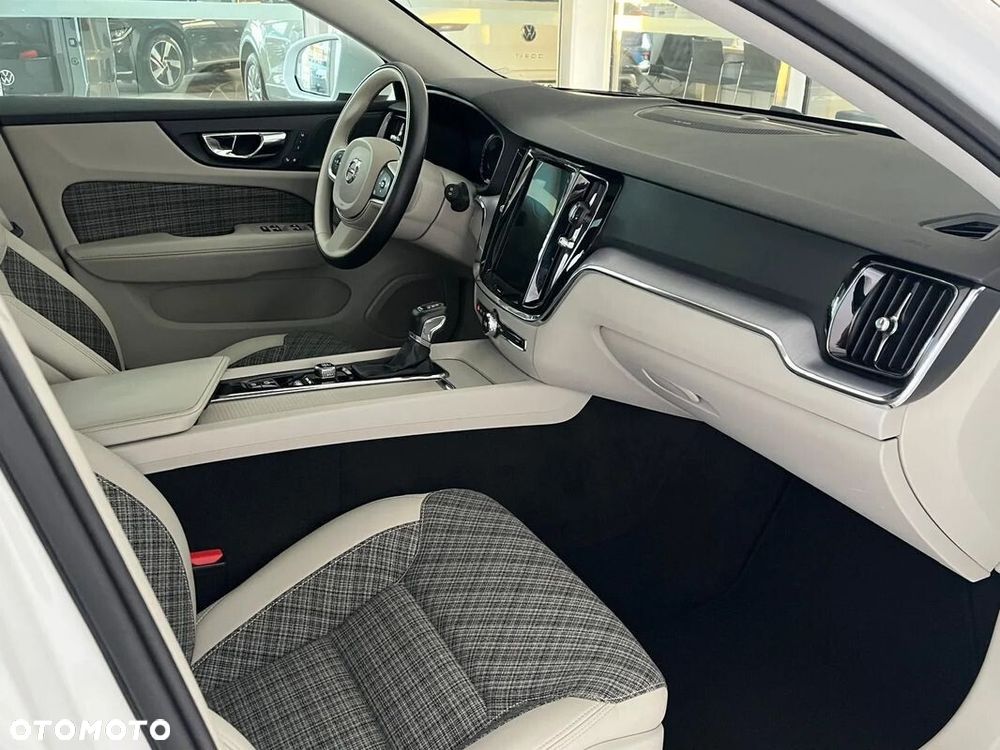 Volvo V60 D4 Drive-E Momentum - 20