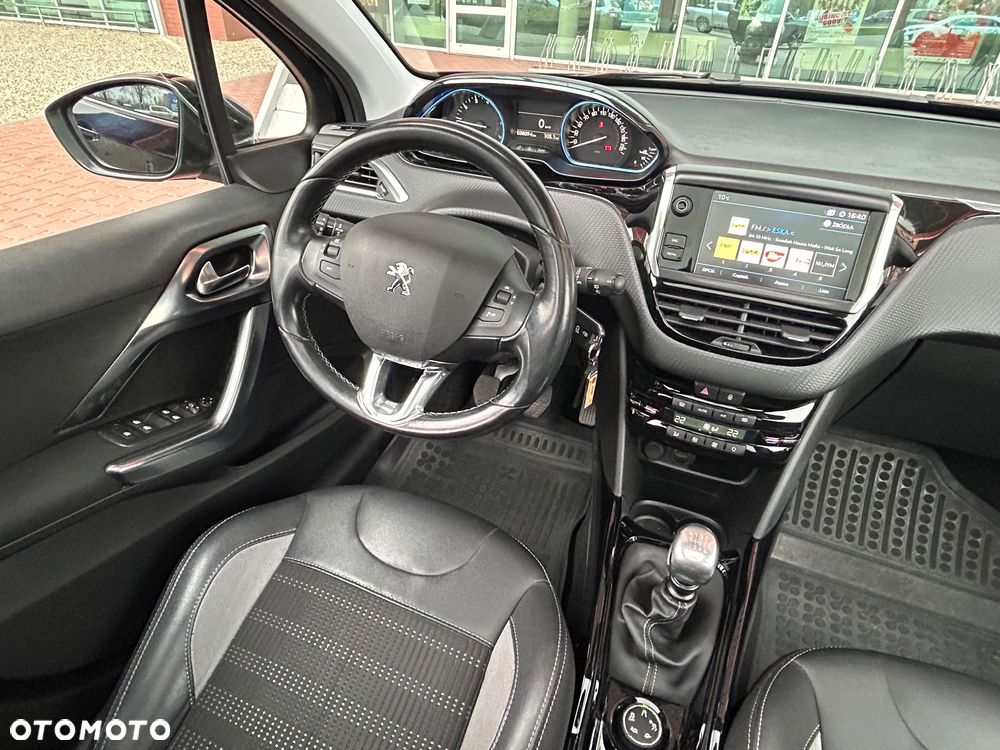 Peugeot 2008 1.2 PureTech Allure Pack S&S - 21