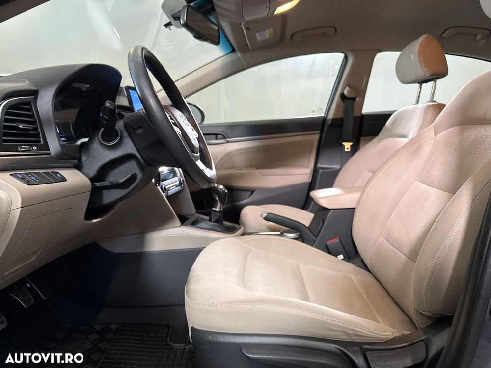Hyundai Elantra - 22