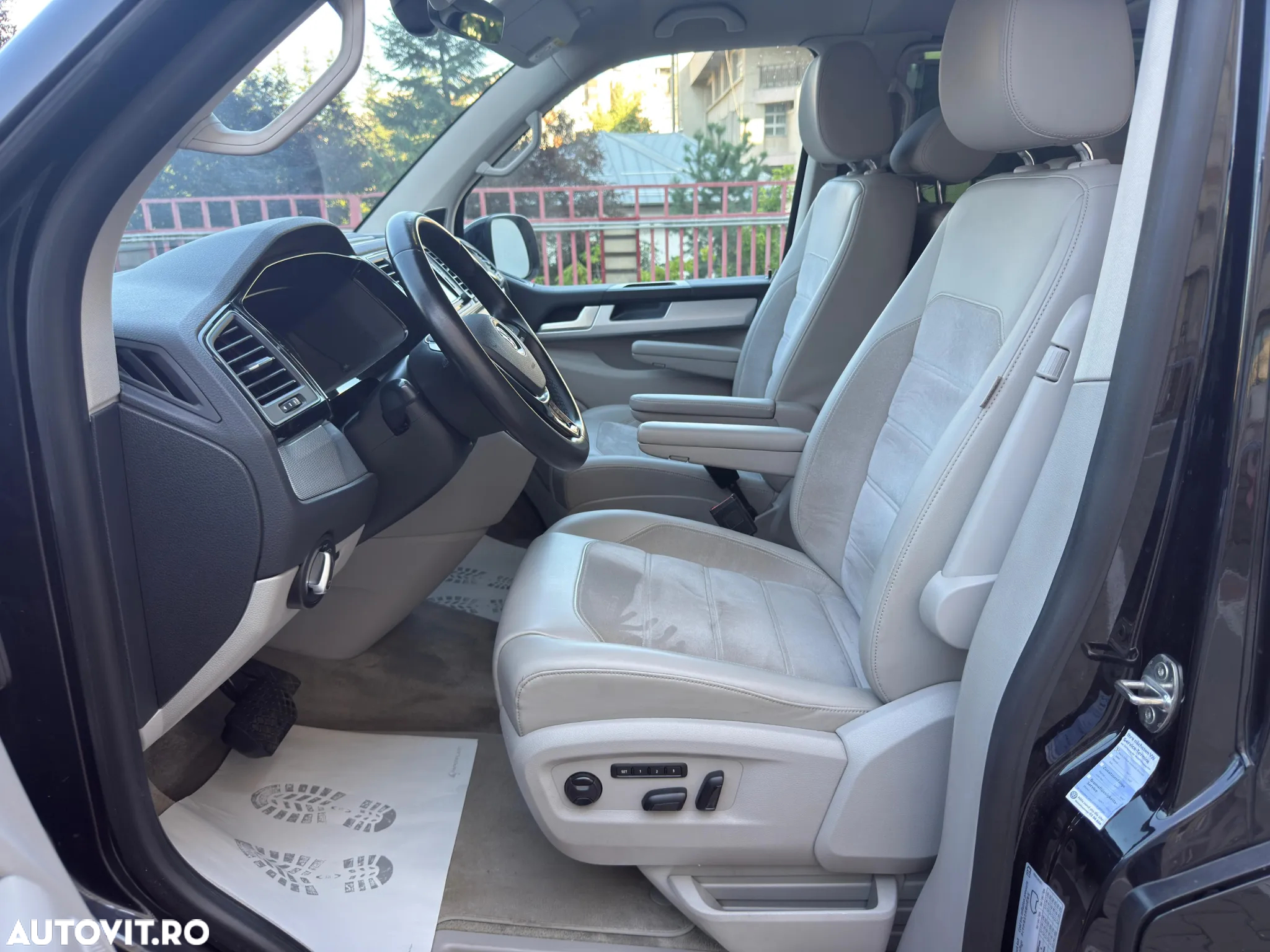 Volkswagen Multivan - 15