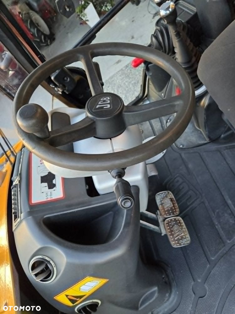 JCB 4CX - 18
