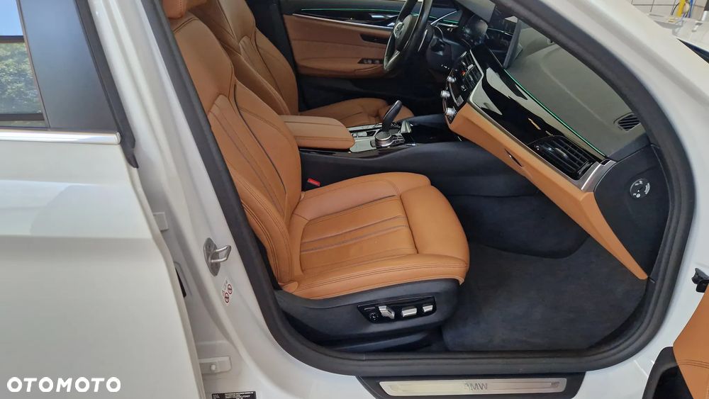 BMW Seria 5 530e xDrive M Sport Edition - 17