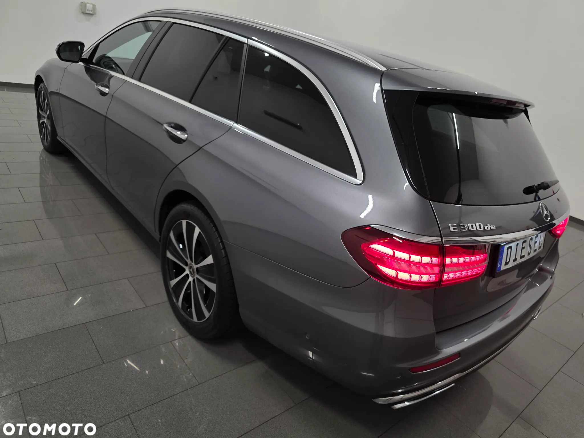Mercedes-Benz Klasa E 300 d T 9G-TRONIC Exclusive - 3