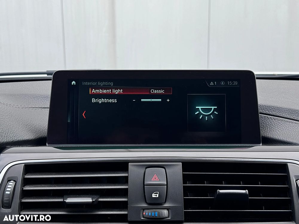 BMW Seria 3 318d Touring Aut. Luxury Line - 17