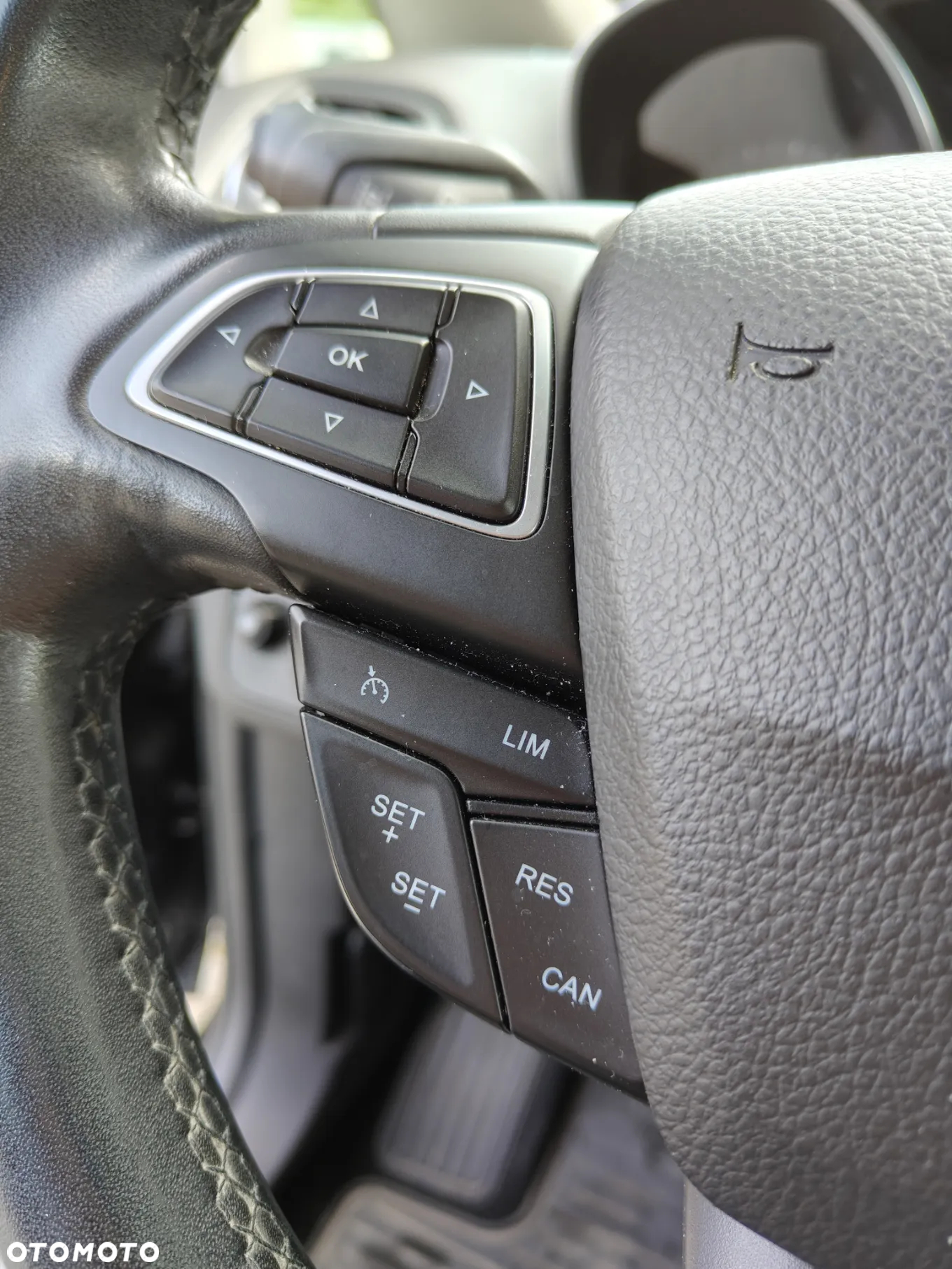 Ford Grand C-MAX - 11