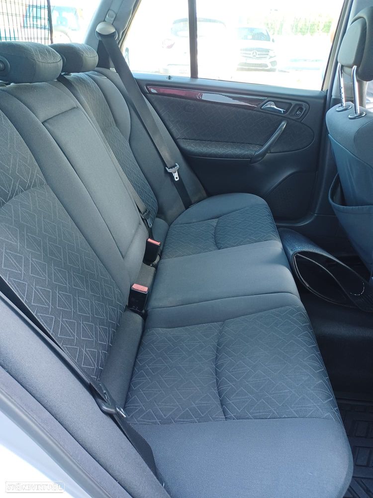 Mercedes-Benz C 220 T CDI Classic - 10