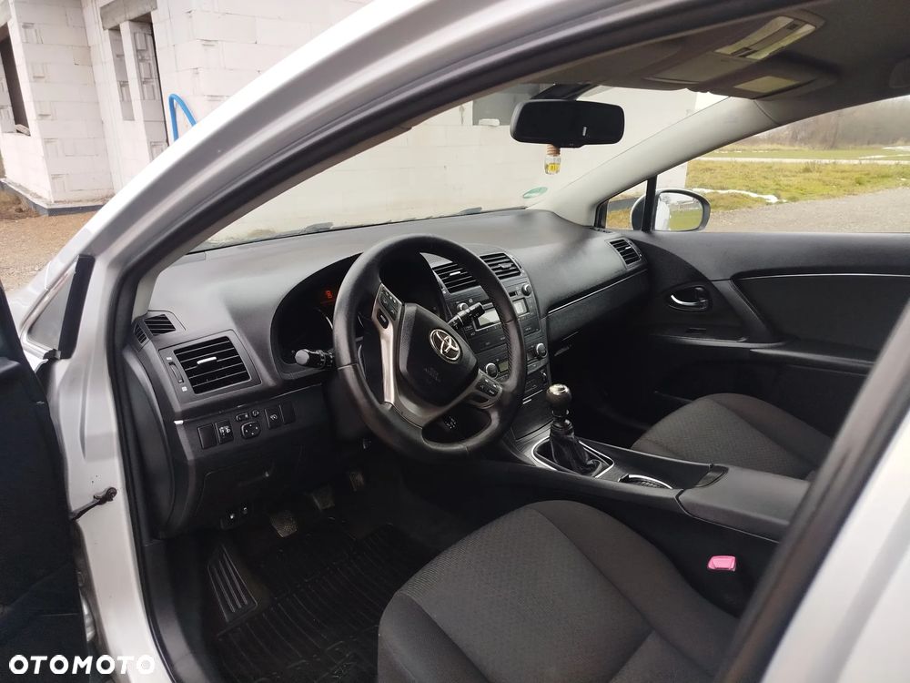 Toyota Avensis - 11