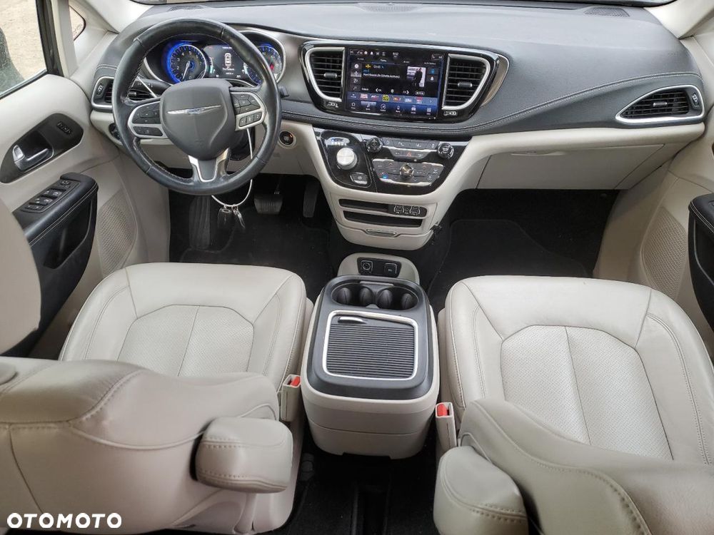 Chrysler Pacifica - 8