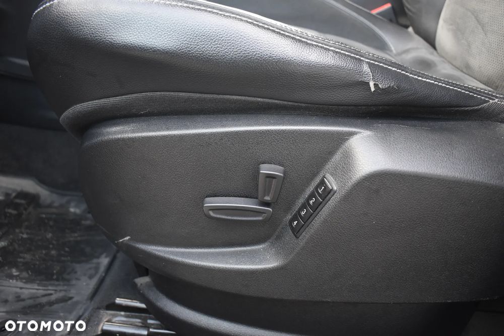 Ford S-Max 2.0 TDCi DPF Champions Edition - 11