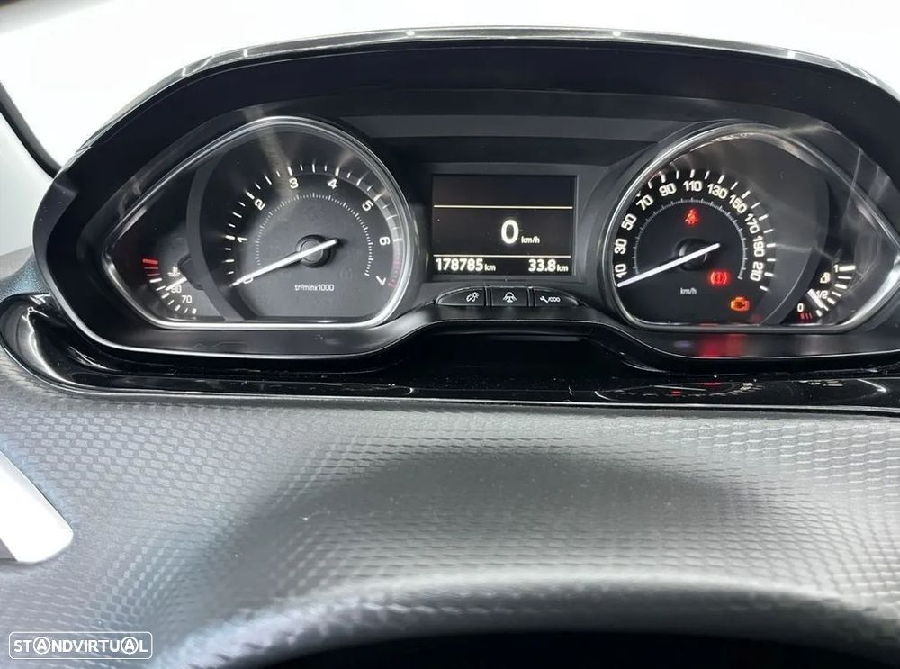 Peugeot 2008 1.2 PureTech Allure - 16