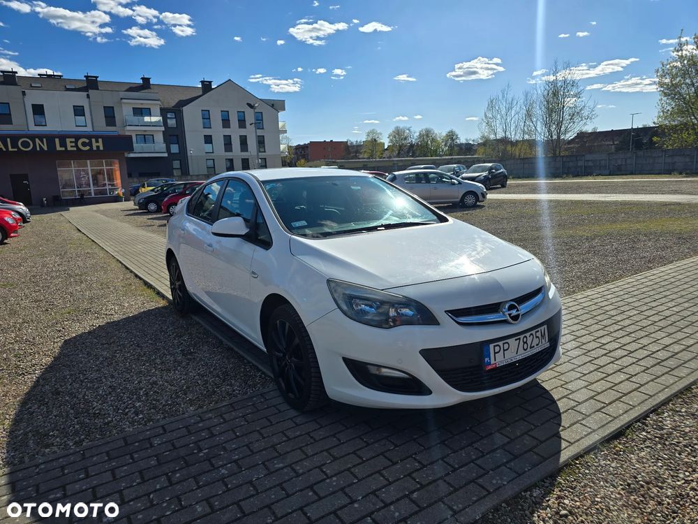 Opel Astra 1.4 T Business EU6 - 3