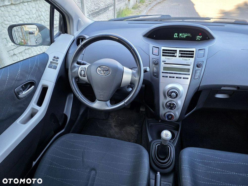 Toyota Yaris 1.3 VVT-i Sol - 16