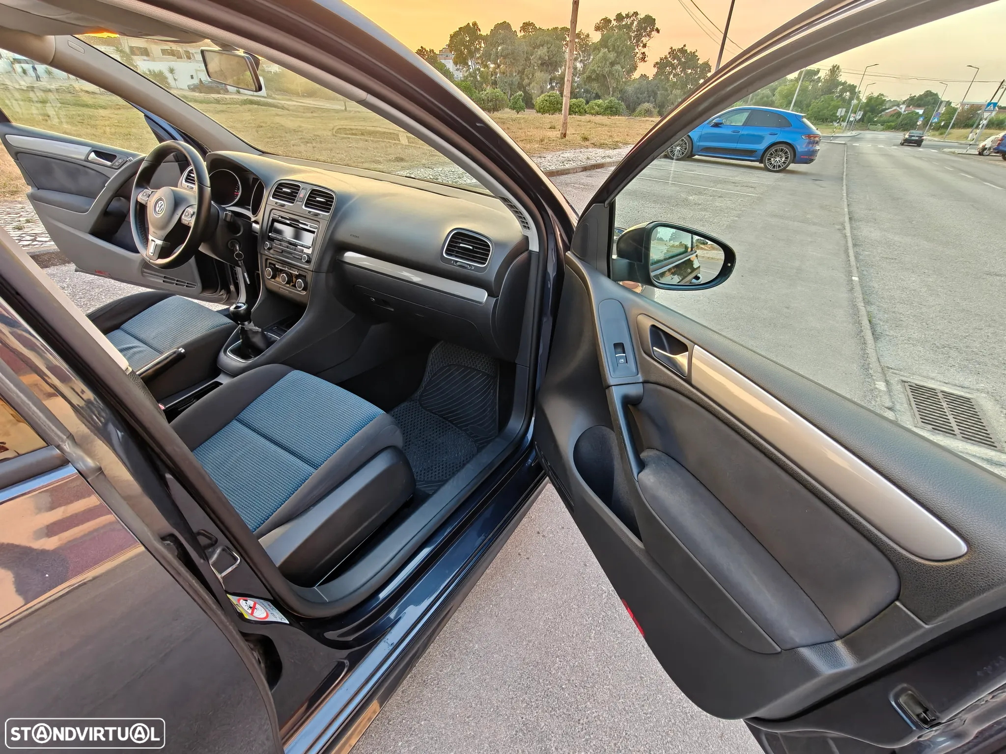VW Golf 1.6 TDi Trendline BlueMotion - 9