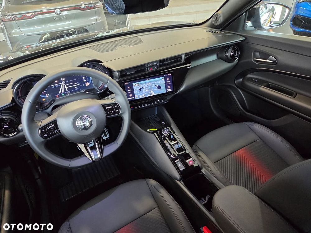 Alfa Romeo Junior 1.2 mHEV Ti eDCT - 12