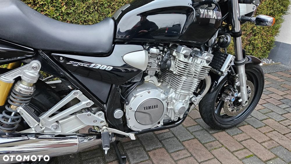 Yamaha XJR - 6
