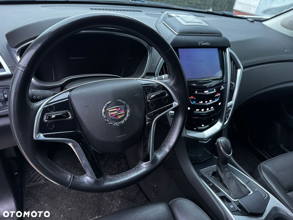 Cadillac SRX - 11