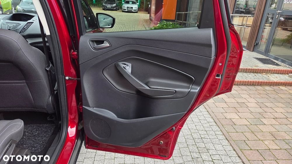 Ford Kuga 2.0 TDCi 2x4 Titanium - 31