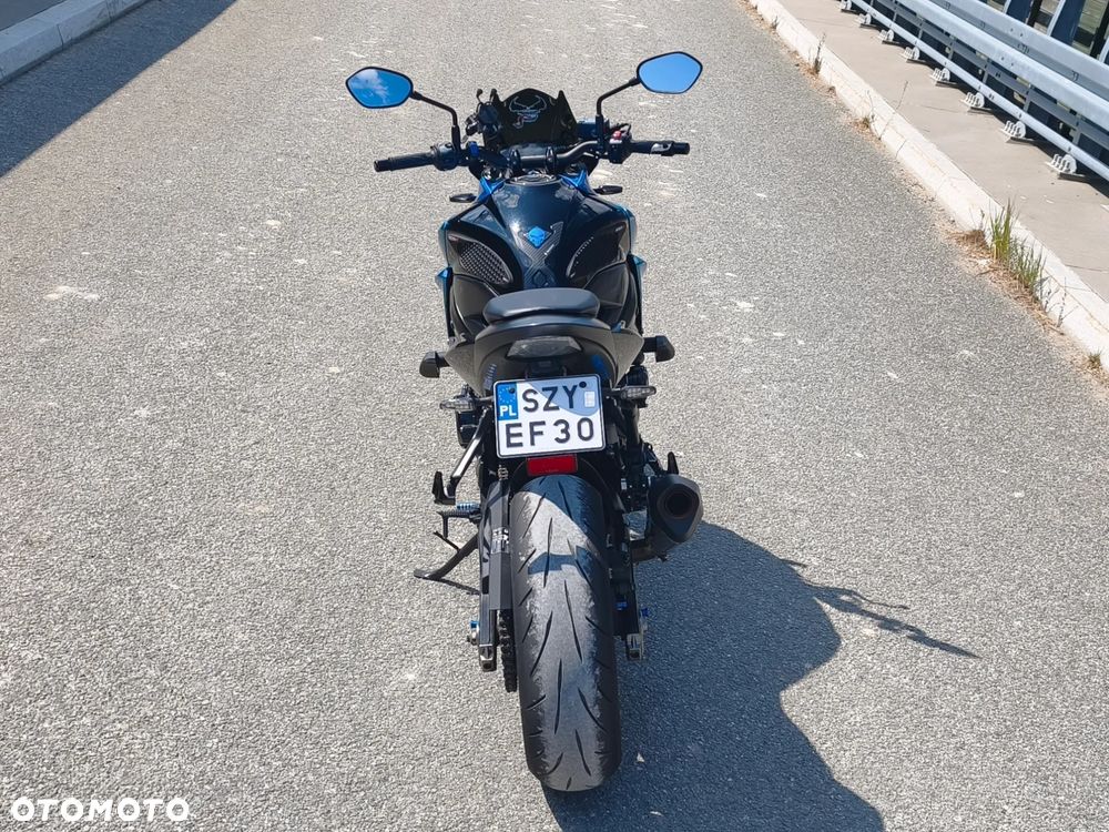 Suzuki GSX - 6