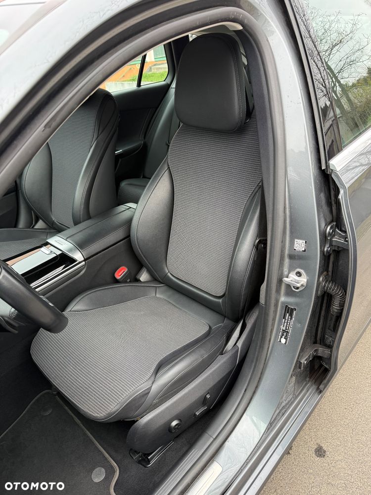 Mercedes-Benz Klasa C 200 4Matic 9G-TRONIC Avantgarde - 8