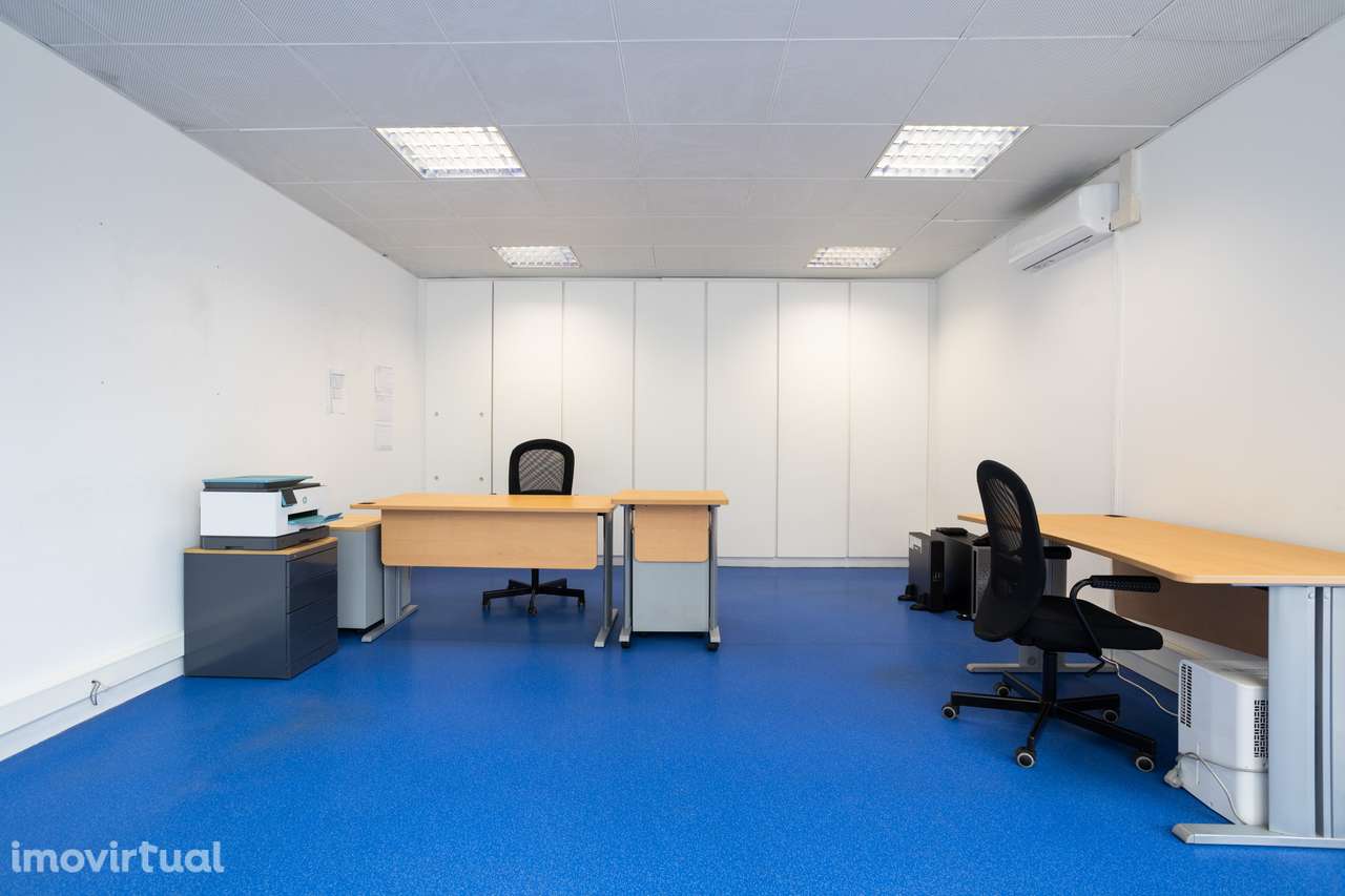 Loja com estacionamento, no Lumiar - Grande imagem: 3/15