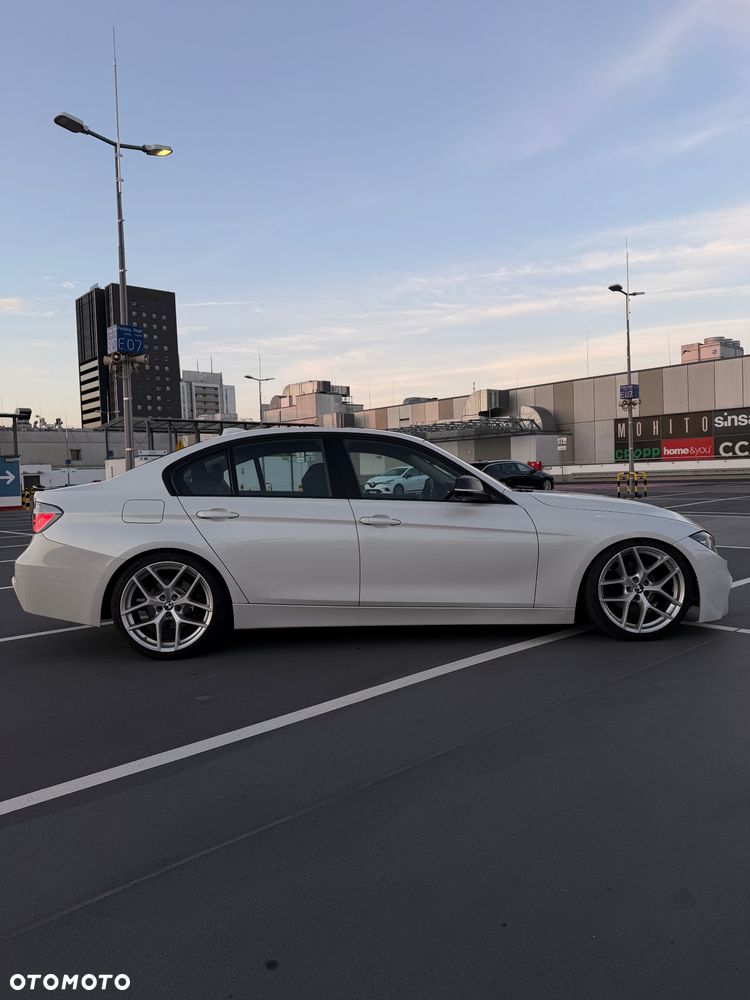 BMW Seria 3 320i - 5