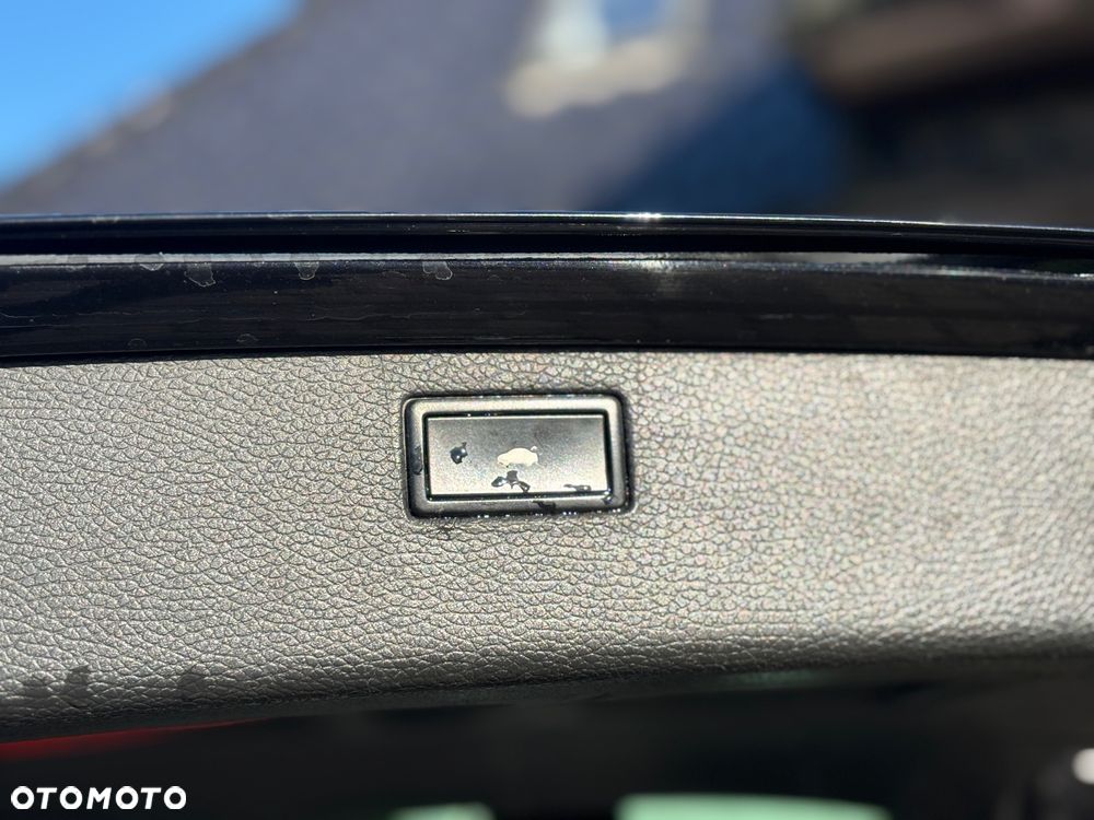 Volkswagen Passat Variant 2.0 TDI DPF DSG R-Line Edition - 14