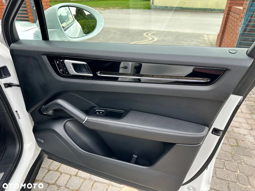 Porsche Cayenne - 21