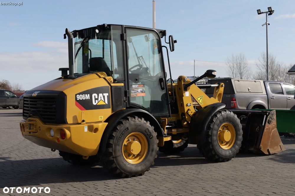 Caterpillar CAT 906M - 6