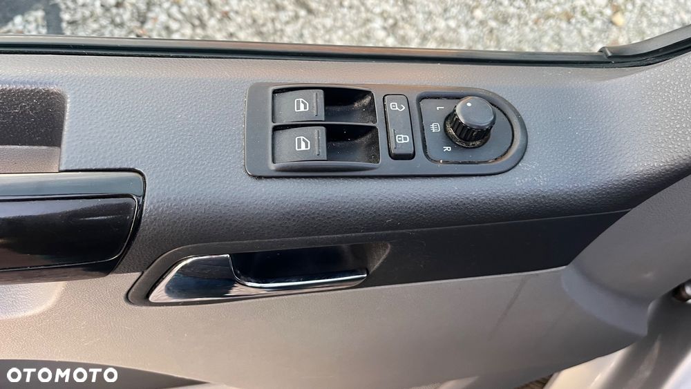 Volkswagen Caravelle - 20