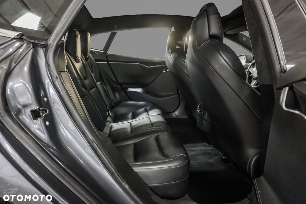 Tesla Model S - 22
