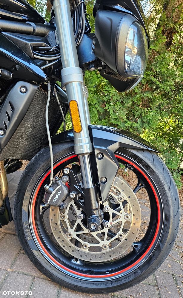 Triumph Street Triple - 4