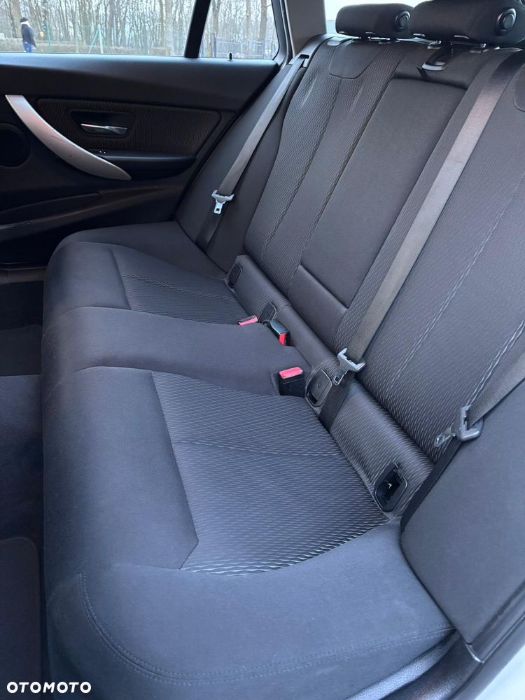 BMW Seria 3 318d - 29