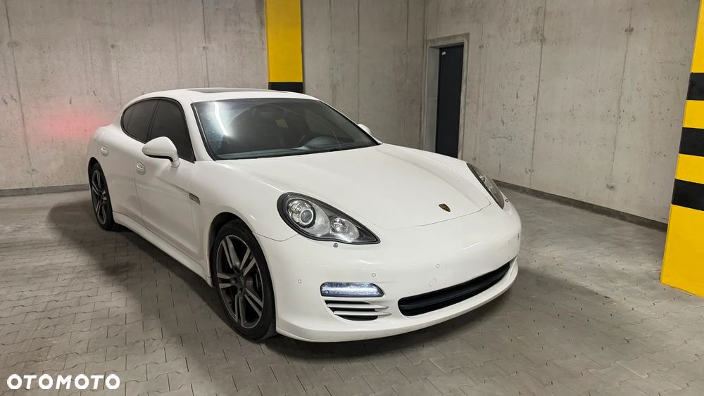 Porsche Panamera 4 PDK Platinum Edition - 2