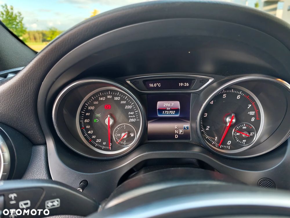 Mercedes-Benz CLA 180 7G-DCT AMG Line - 26