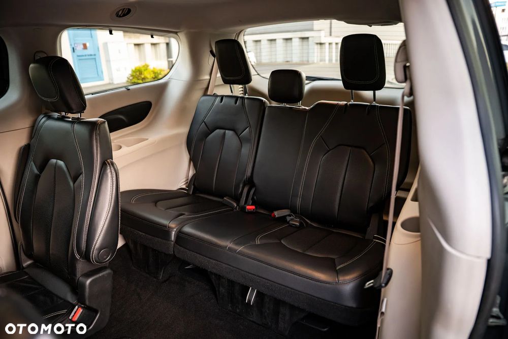 Chrysler Pacifica - 25