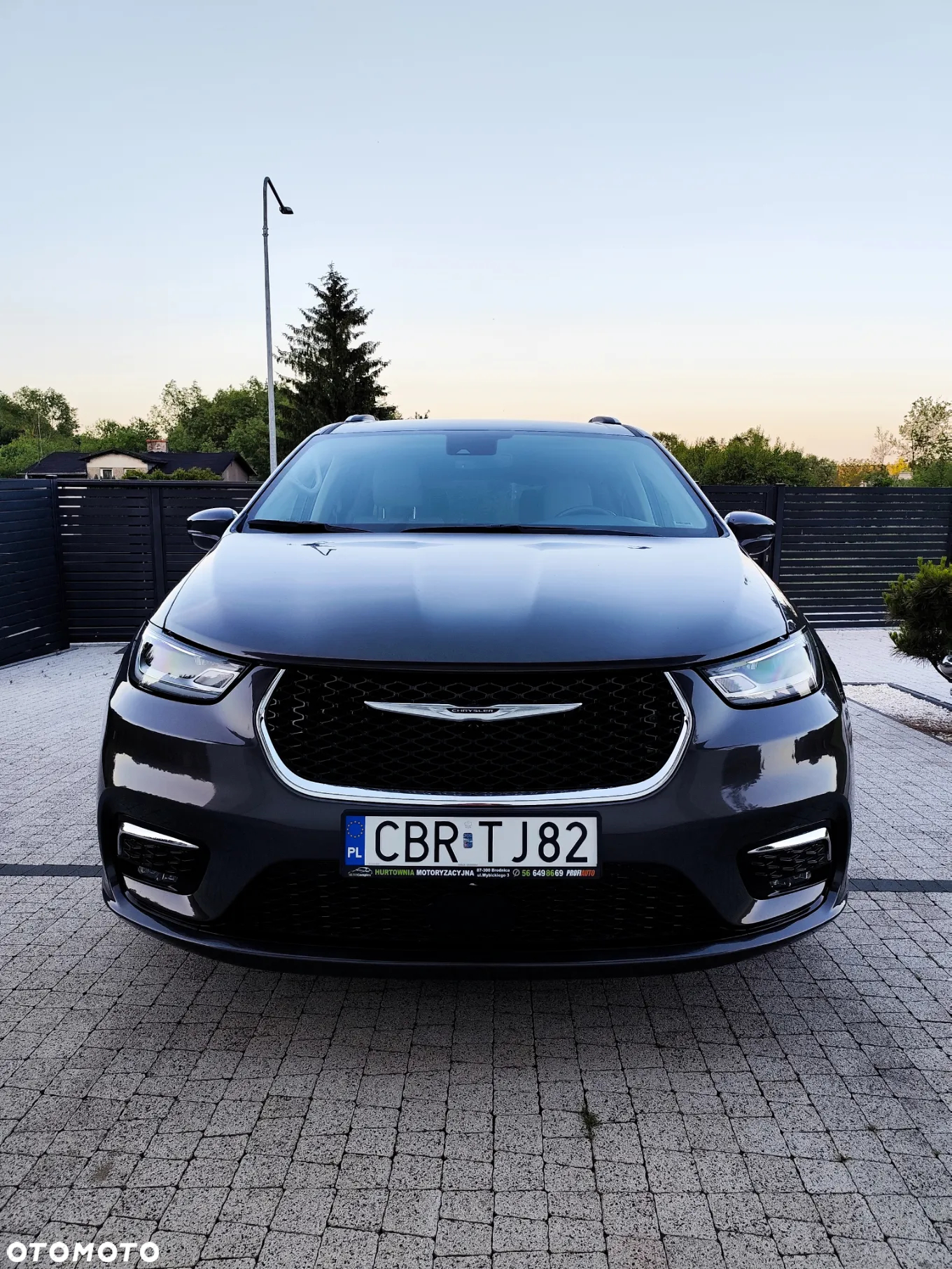 Chrysler Pacifica - 12