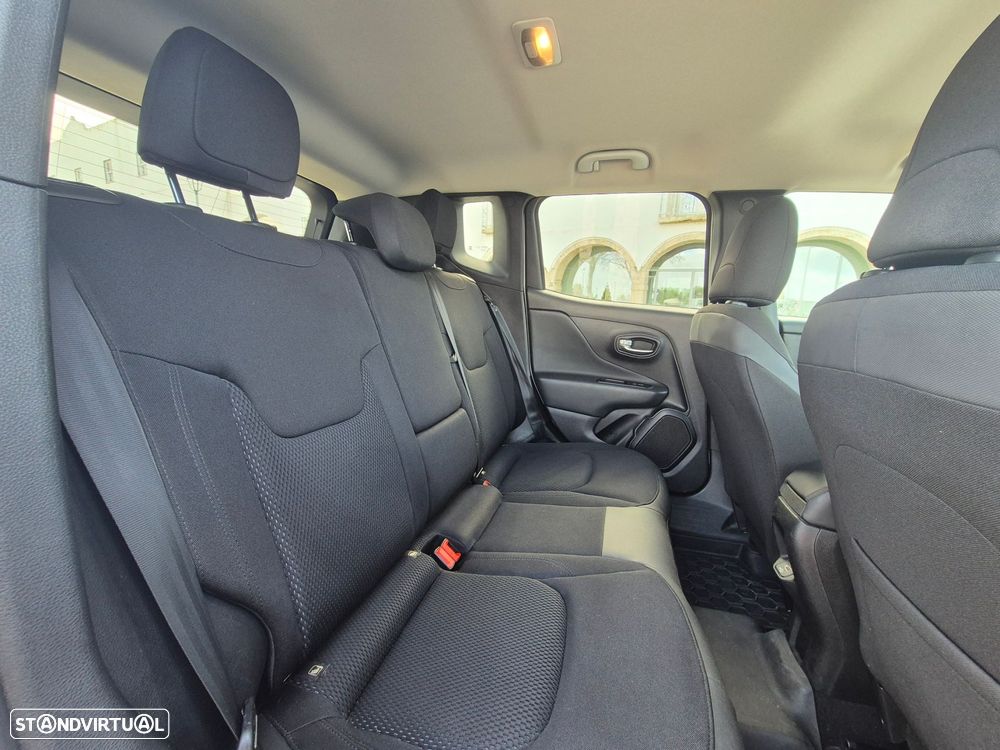 Jeep Renegade 1.3 T Night Eagle DCT - 38