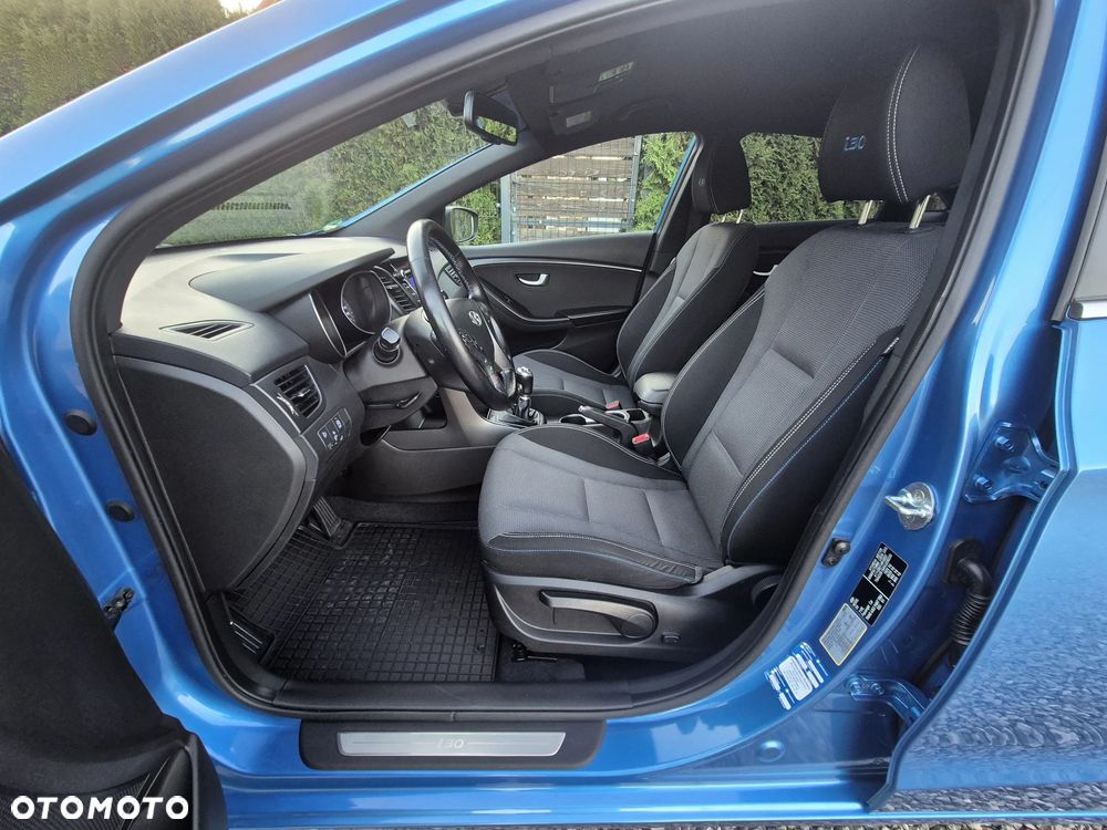 Hyundai i30 blue 1.4 Passion - 18