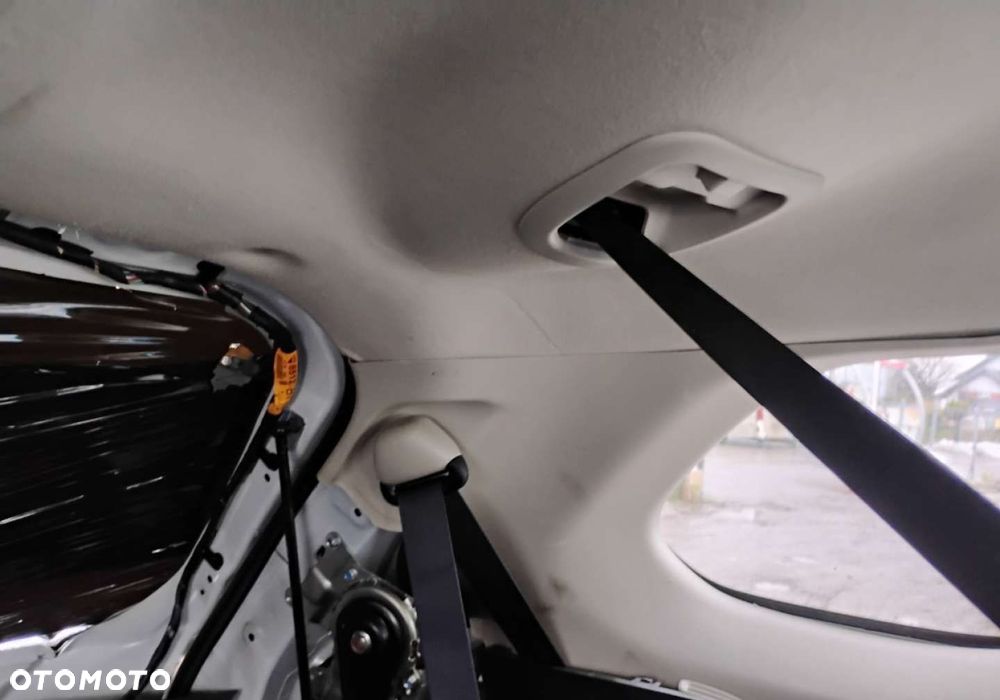 Mitsubishi Outlander - 11