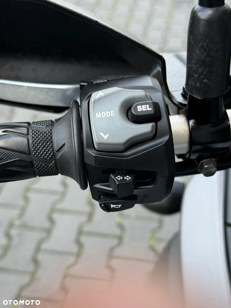 Suzuki V-STROM - 9