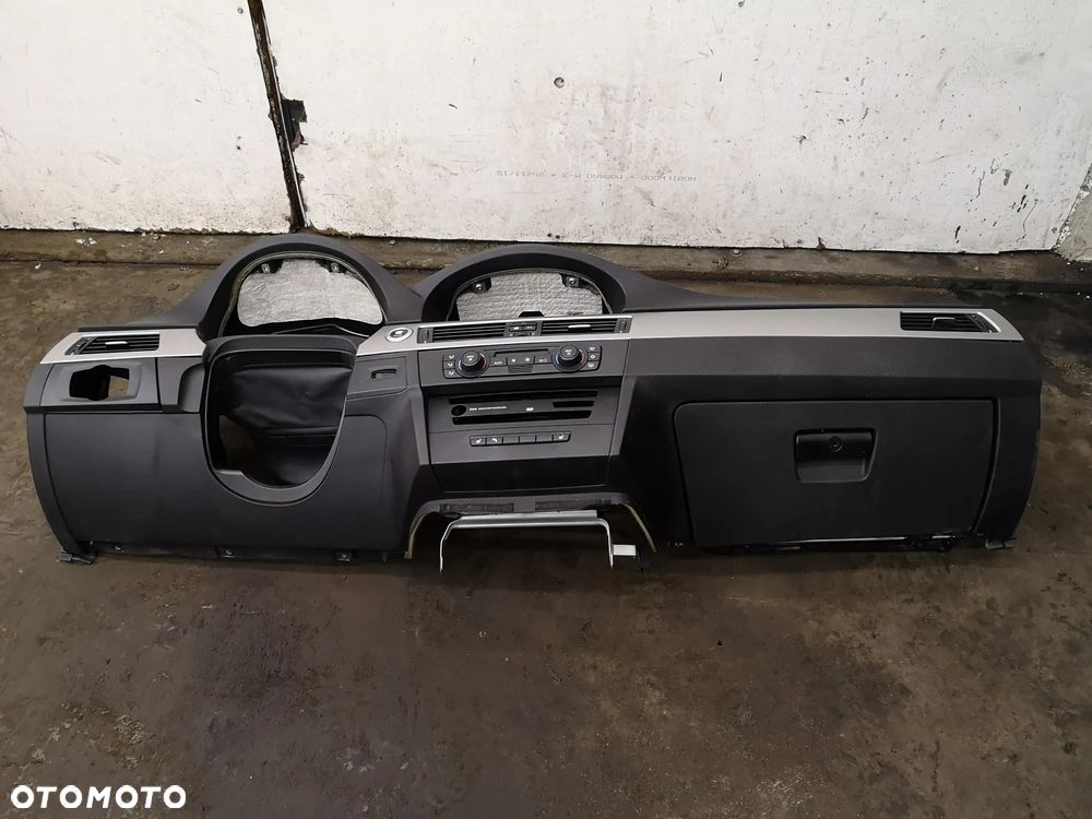 BMW E90 E91 DESKA KOKPIT KONSOLA POD NAWIGACJE ORYGINAŁ PULPIT - 1