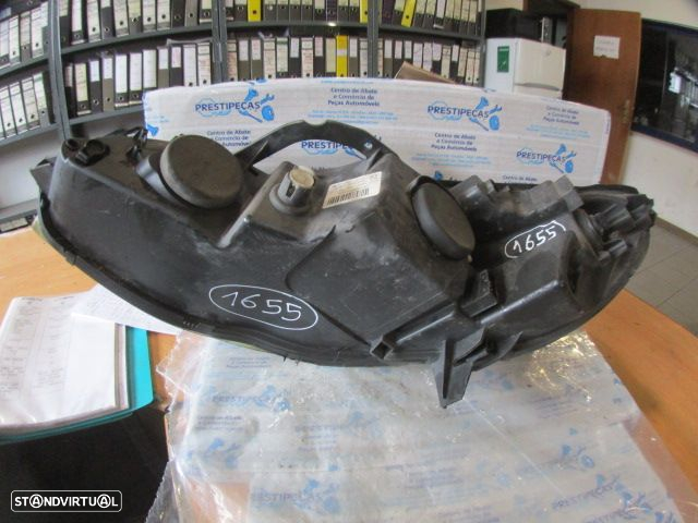 Farol 966023598002 PEUGEOT 407 2005 2.0HDI 136CV 4P CINZA  DRT H7 + H1 ORIGINAL AL Apoios Danificados - 6