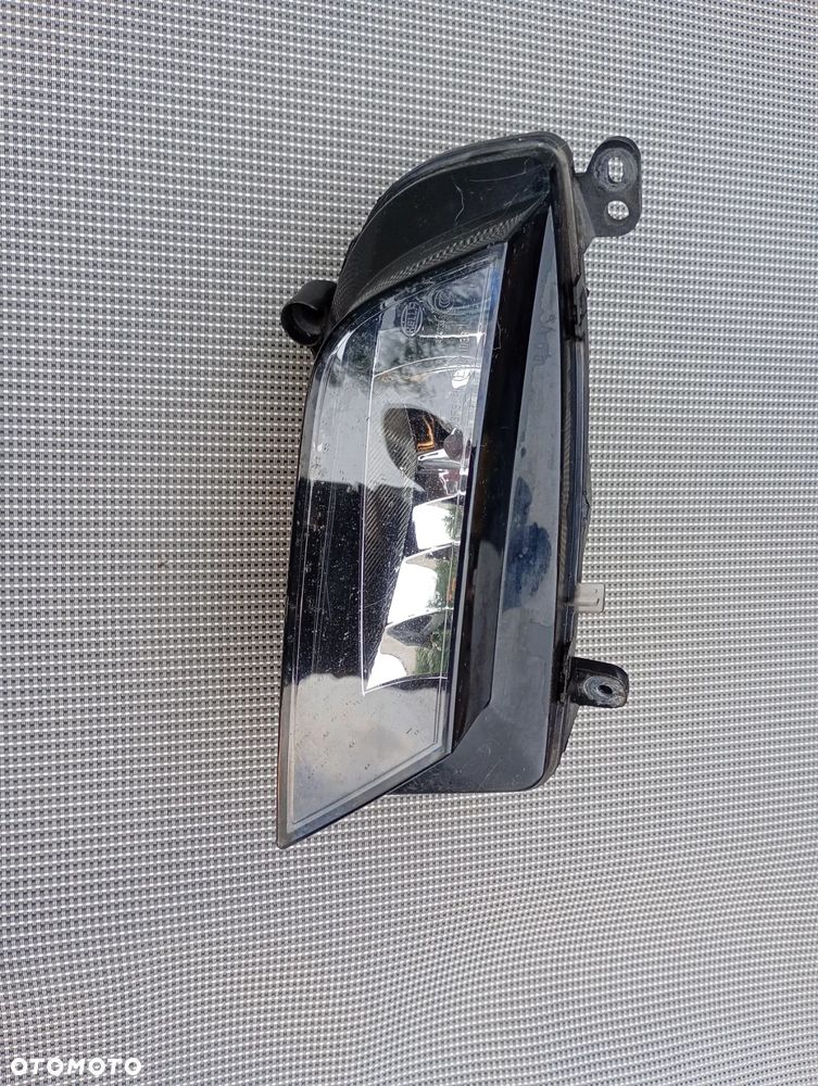 Halogen lewy audi a4 b8 lift  12 -16